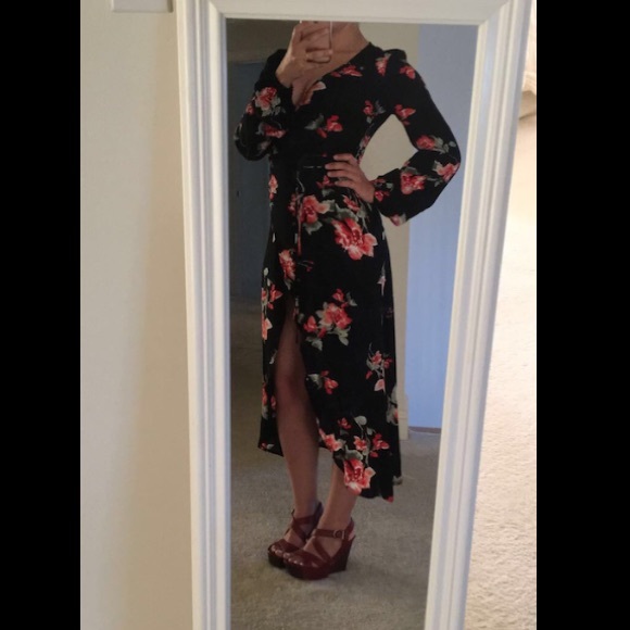 Floral long sleeve maxi wrap dress —nwt - Picture 7 of 7